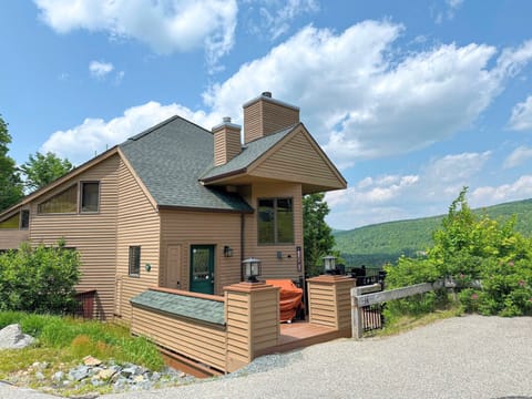 Welcome to this Crawford Ridge 5-bedroom Townhome with beautiful views.