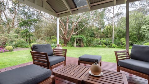Relax in peace in the huge living and dining alfresco area