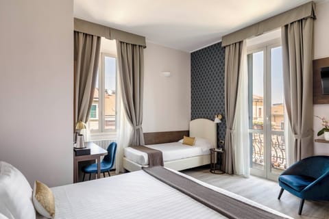 Comfort Triple Room | Premium bedding, minibar, in-room safe, desk
