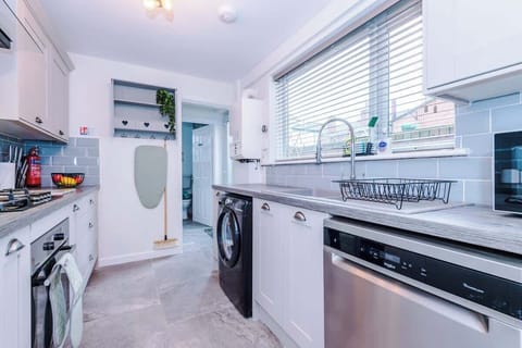 The fully equipped kitchen has everything you need for a long or short stay in Chester including a dishwasher and washing machine.