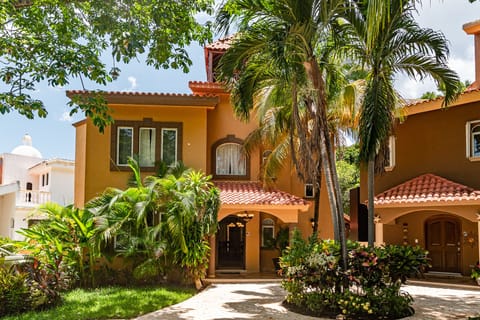 Casa Bella Vista entrance
