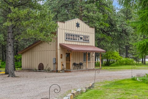 Sheriff Jail of Fort Williamson Glacier Vacation Rentals