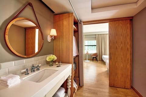 Studio, 2 Double Beds | Bathroom | Shower, free toiletries, hair dryer, towels