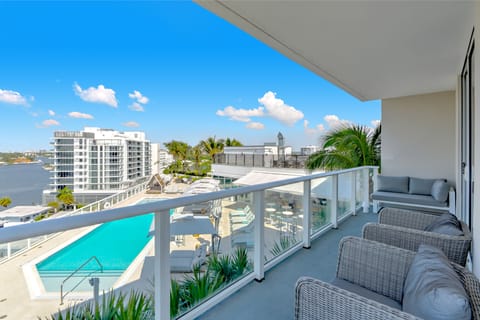 Gorgeous condo near the beach. The view is even better than the pictures- Mary