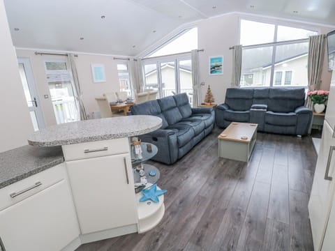 Cottage | Living area | Fireplace