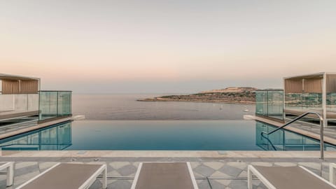 Indoor pool, 2 outdoor pools, free cabanas, pool umbrellas