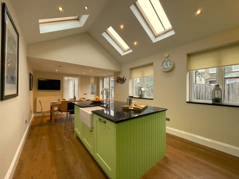 Crockery, cutlery and kitchen utensils are all provided