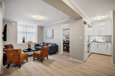 City Apartment, 3 Bed (Ground Floor) | 3 bedrooms, iron/ironing board, free WiFi