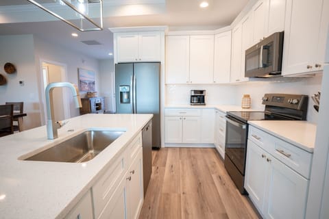 Single cup/12 cup drip coffee maker