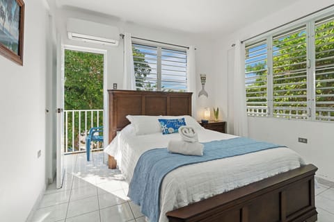 Main Bedroom: Bright and airy retreat with garden views!