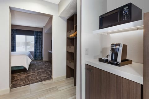 1 King Bed Junior Suite | Minibar