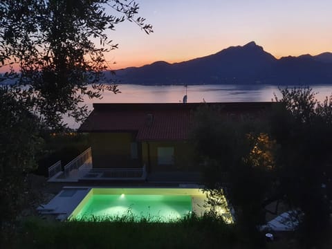 8961180c-3bc8-4fcf-bdcd-3d65e74235f1