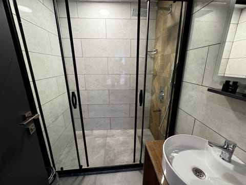 Economy Double or Twin Room | Egyptian cotton sheets, premium bedding, memory foam beds, minibar