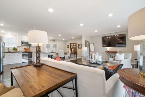 Franklin My Dear has plenty of space to watch TV, cook and enjoy a family meal!