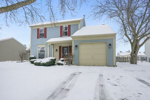 Comfortable & centrally-located, right on the Naperville/Aurora border!