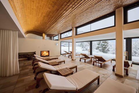 Couples treatment rooms, sauna, hot tub, steam room, body treatments