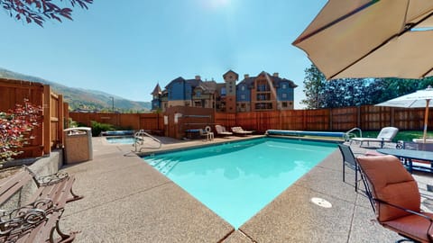 Pool & Hot Tub