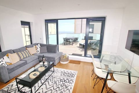 Open the doors and enjoy seamless indoor-outdoor living.