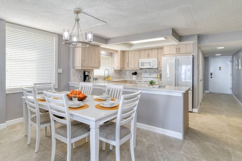 The brand new kitchen has everything you need to prepare your favorite foods and drinks.