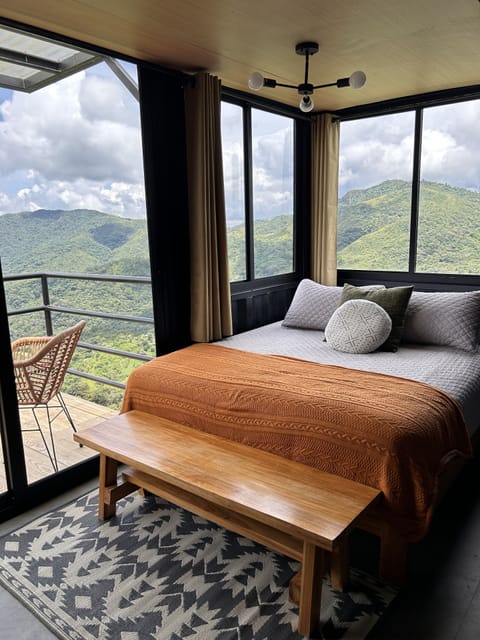 Studio Room 1 Queen bed, Mountain View | Premium bedding, down comforters, pillowtop beds, blackout drapes