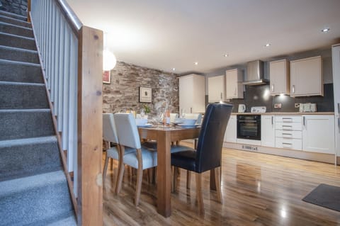 Fletcher Coach House - 3 Bedroom Cottage - Pendine (13263)