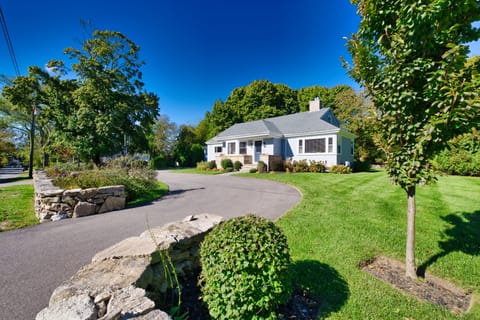 East House Exterior: Plenty of parking with large circular driveway