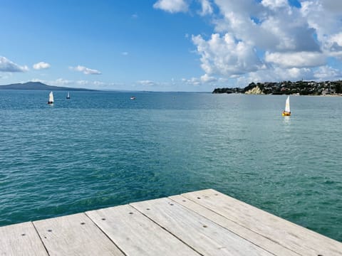Sunshine and ocean are a mere 3min walk away