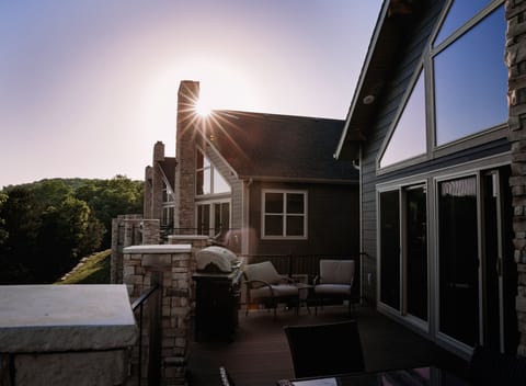Private Deck and Grill