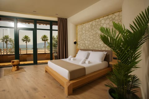 Deluxe Double Room, 1 Bedroom | Desk, laptop workspace, free WiFi, bed sheets