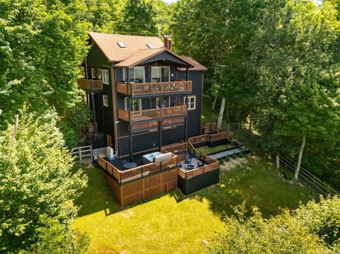 Welcome to Grey Fox, a pet-friendly mountain cabin near Beech Mountain and Banner Elk