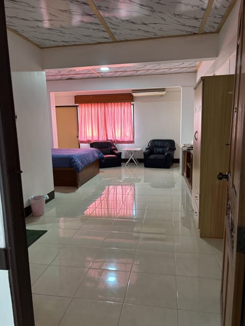 Deluxe Single Room | Hypo-allergenic bedding, laptop workspace, free WiFi, bed sheets