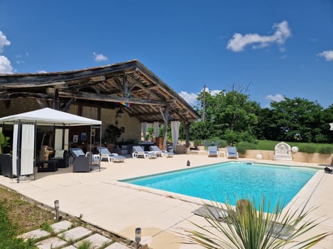 Seasonal outdoor pool, pool umbrellas, sun loungers