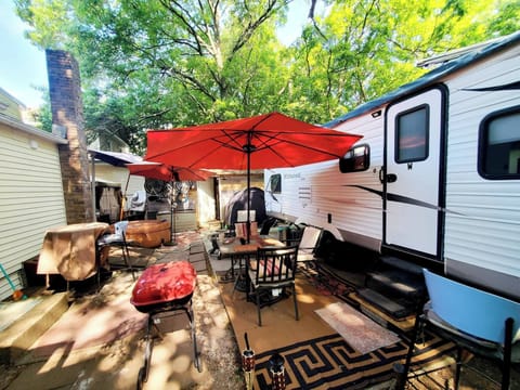 Room, 1 Bedroom | Property grounds
