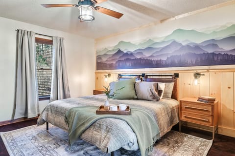 Delight in the comfort of a brand new king bed beneath a beautiful mural accentuated by brand new tongue and groove. Snuggle up, close your eyes, and drift to sleep under majestic mountains!