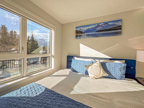 Family Townhome | 3 bedrooms, Egyptian cotton sheets, premium bedding, memory foam beds