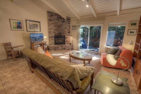 Condo, 3 Bedrooms | Living area