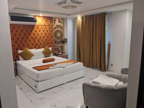 Double Room | Minibar, laptop workspace, soundproofing, iron/ironing board