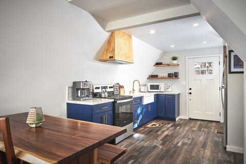 Freshly remodeled & aesthetic kitchen for all your cooking needs
