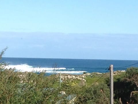 Watch the surf at Bombies, Boatramps and Southsides surfers point