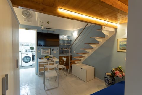 House, 1 Bedroom, Smoking, Terrace | Living area | Books