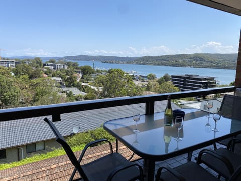 Enjoy Picturesque water views from the balcony sit back enjoy a glass of wine 🍷