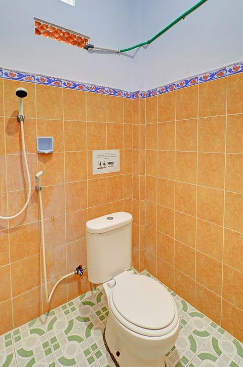 Shower, rainfall showerhead, towels, toilet paper