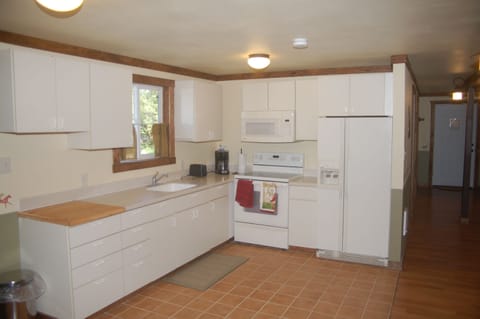 Cabin, 2 Bedrooms, Non Smoking, Kitchen (Linens Included) | Private kitchen | Fridge, microwave, oven, stovetop