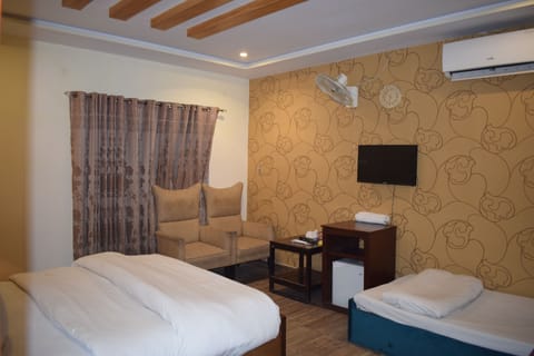 Family Room | Soundproofing, free WiFi