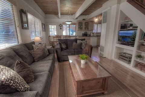 Cabin, 3 Bedrooms | Living area