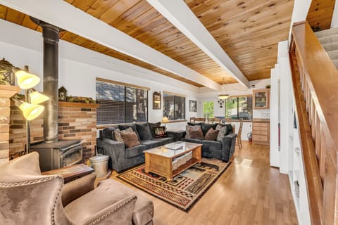 Cabin, 3 Bedrooms | Living area