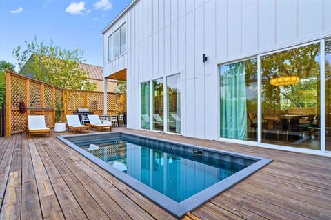 Sun, sizzle, and dip: private pool, loungers, and BBQ grill ready for you