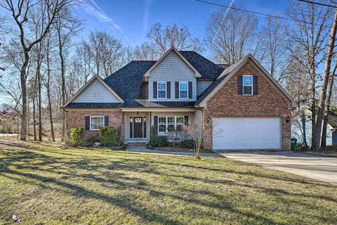 High Point Vacation Rental | 3BR | 2.5BA | Stairs Required | 2,307 Sq Ft