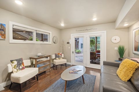 Condo, 1 Bedroom | Living area