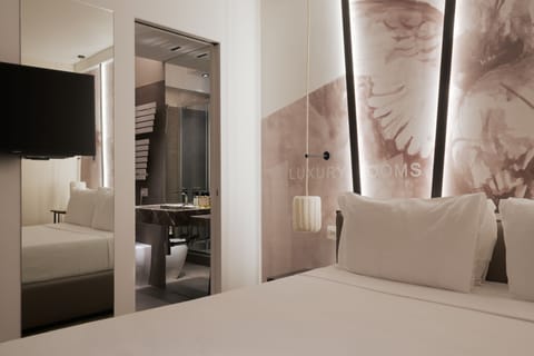 Superior Room | In-room safe, desk, soundproofing, iron/ironing board